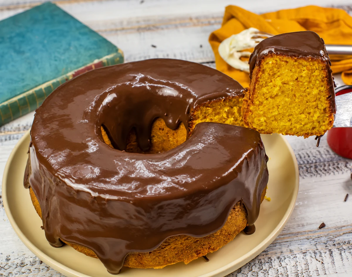 Bolo de cenoura com chocolate
